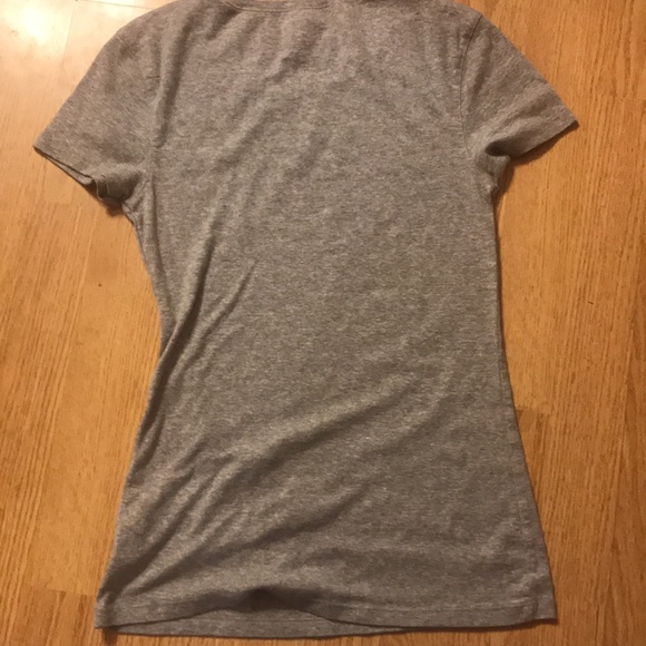 OLD NAVY Fitted “Super Loved” Tee - Picture 3 of 4